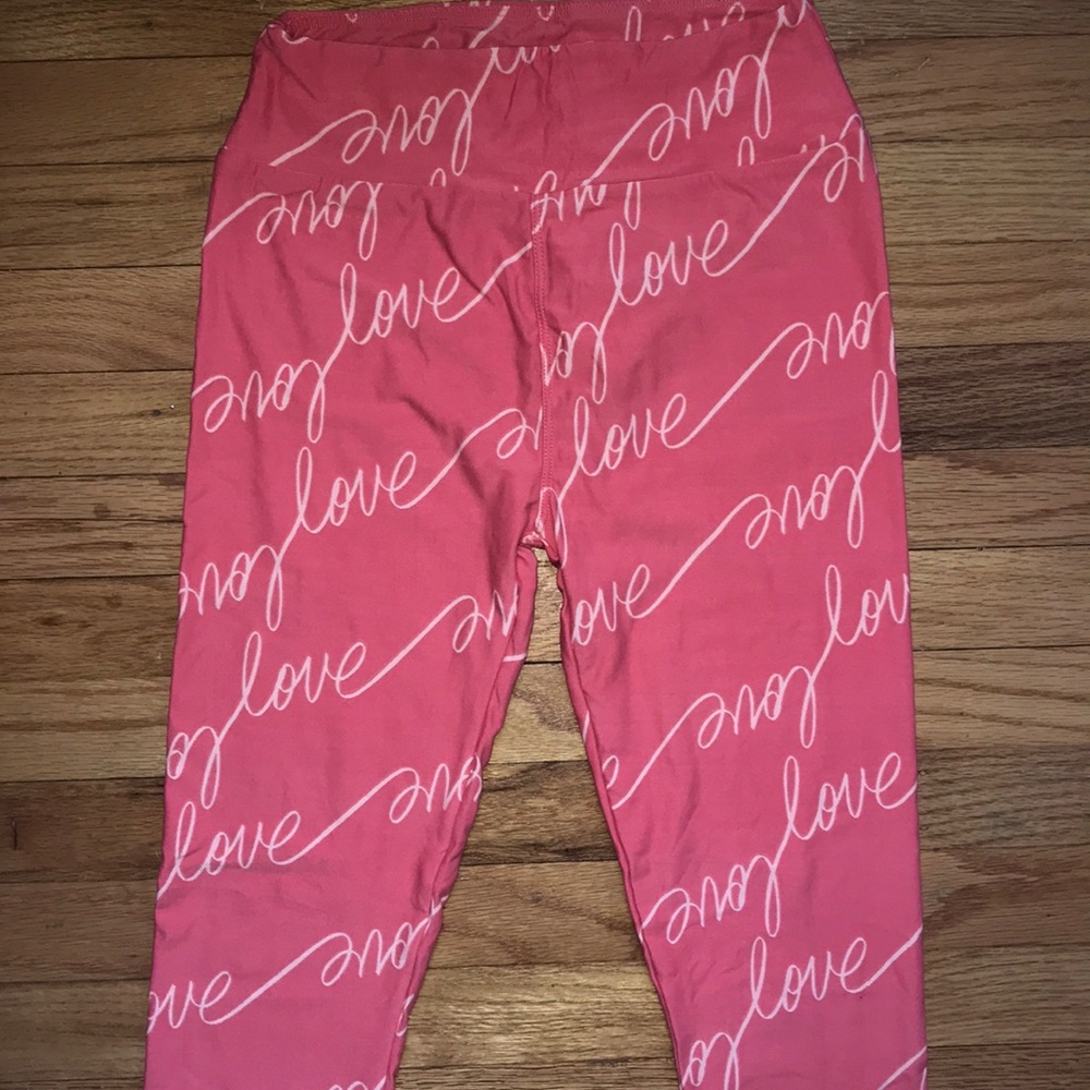LuLaRoe valentines leggings.